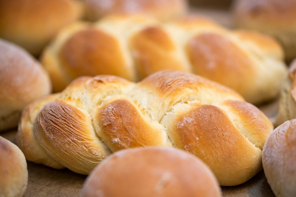 Golden challah rolls
